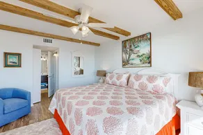 Oceanfront condo with private balcony, shared pool and beach access - Image 5