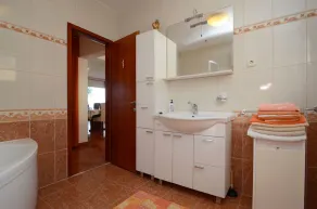 House LaNa - Image 3