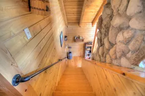 Afsondret Lakefront Log Home With Private Shore. Fantastisk svømning, fiskeri - Image 3