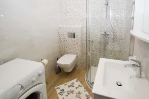 Holiday apartment with terrace and air conditioning - Image 3