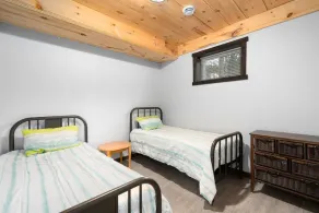 Beautiful Cozy 3 Bedroom Cottage on the Lake - Image 5