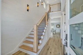 Bright airy lakeside home in gated community - Image 2