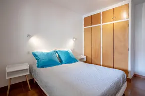 Holiday Apartment \"Location La Londe\" with Private Garden & Wi-Fi - Image 4