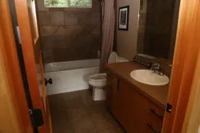 2400 sq ft Luxury Hartstene Pointe Retreat with Pool, Beach & Hi Speed Internet - Image 4