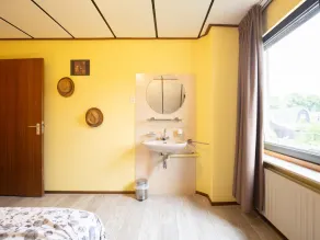 Spacious Holiday Home in Nieuwkuijk with Terrace - Image 3