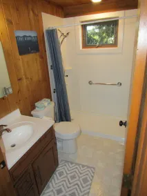 Lake Winnebago waterfront 3 bedroom Log home on a private lot with a great view! - Image 4