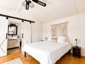 Cozy basecamp minutes from waterfalls, hiking and climbing - Image 5