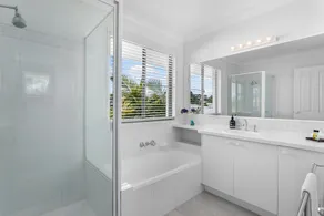 Quiet location, private pool, pet friendly, walk to river, shops & cafes - Image 3