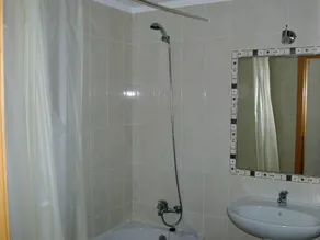Iconic Apartment with 2 bedrooms & full kitchen 2 Apts by RedAwning - Image 4