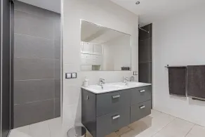 apartamento duplex espaçoso, com piscinas e restaurante bar - Image 3