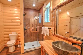 Treehouse #6 by Amish Country Lodging - Image 4