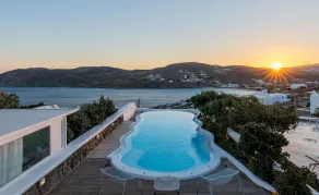 Cycladic Luxury and Comfort in Kalo Livadi - Image 4