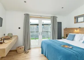 3 bedroom accommodation in Newbury - Image 3