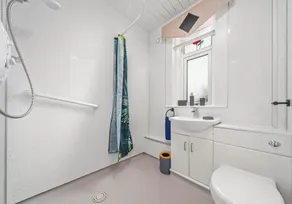 Fantastically positioned ground floor apartment in centre of Hamilton - Image 2