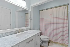 Scenic Caswell Beach! 3 Mins to Beach & Pool. Clean + Conveniently Located - Image 3
