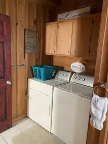 Cozy Log Cabin Near the Parkway - Image 3