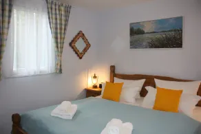 Bungalow by the lake - Image 3