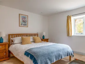 SWALLOWS BARN, character holiday cottage, with a garden in Dartmouth - Image 5