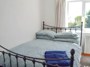 Crown Courtyard Cottage - Image 3