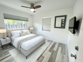 2 Bedroom Lovely, Bright & Comfy Walk to Beach - Private, Yard, Parking - Image 5
