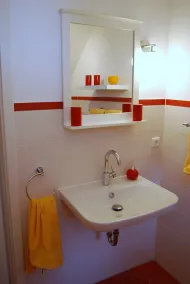Ruhe und Charme - Stilvoll renoviertes Landhaus mit großem Garten und Sauna - Image 3