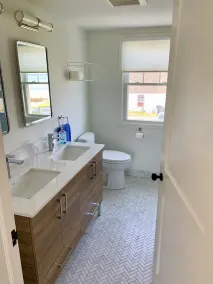 NEWLY RENOVATED GORGEOUS WATERFRONT HOUSE — Located in Black Point Beach - Image 2