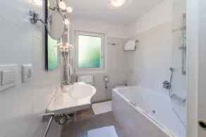 Large Chalet near facilities - Image 3