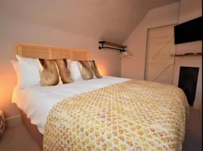 Spring Cottage Bretforton - Image 4