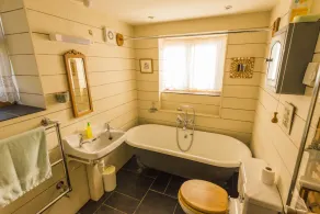 Cosy cottage, peaceful setting 5 mins to beautiful sandy beach & fabulous walks! - Image 2
