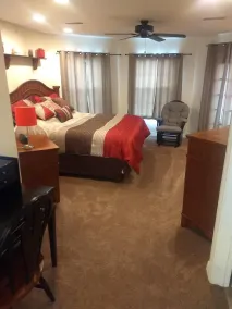 Eileens og Toms luksuslejlighed på søen - Image 3