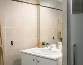 Charming 28 m² Love Nest in Vanves - Image 3