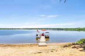 Sandy beach house property in Ottawa Valley - Image 4