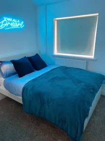 1 Bed House - Sleeps 2 - Parking - Wifi - Image 4