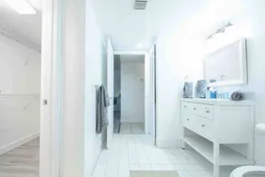 Gorgeous 2BR @ the Heart of Brickell, Free Parking - Image 3