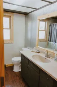 Cozy Vacation Cottage on the Lake with Hot Tub! - Image 3