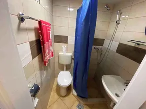 Holiday apartment close to the city center in the green belt with air conditioning - Image 3
