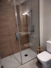 Design house, with all the comforts, large common areas and well located - Image 2