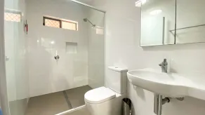 A Yearenda - Water Views -3BR - Steps to the Beach - Image 2