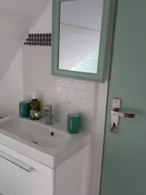 Casa in pietra 4 camere da letto, 2 bagni. dal centro città. Spiaggia a 150 m. Giardino chiuso soleggiato - Image 3
