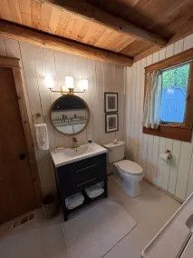 Cozy beachfront cottage in Harbor Springs/Good Hart/M-119/Tunnel of Trees.   - Image 4