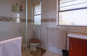 Superb home in the heart of Sandton - Image 2