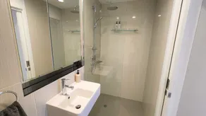 Sky-High South Yarra 1BR Apt with Pool, Gym and Views - Image 4