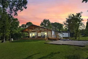 Stargazer Waterfront Luxe Retreat ✨Sand Beach 🎣Awesome Fishing🔥Campfires🛶Kayaks - Image 3