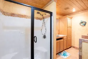 Texas Ranch House with 5 Bedroom and Fish Pond - Image 3