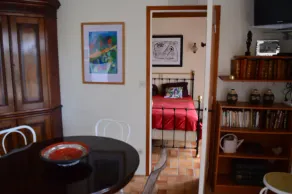 Garden apartment with swimming pool in house - Image 4