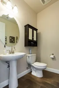 Upscale Modern Home★ King Bed★ Garage Parking★ Sanitized★ Long Stays - Image 2