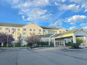 Arnot Grand Hotel & Suites - Image 4