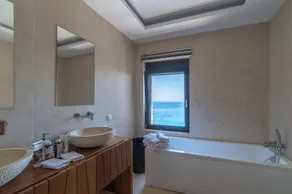 Seafront Villa with a heated pool   Unique location - Image 5