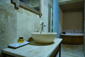 Nircanacave House Hotel - Image 2