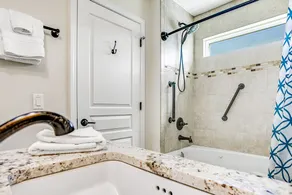 Beautiful 3-level home steps from the beach w/WiFi, washer/dryer, & central AC - Image 3